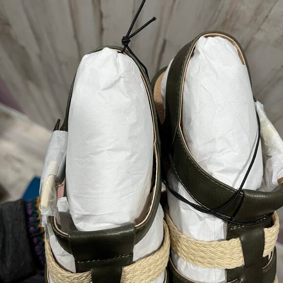 Violet & Red Capree Woven Braid Wedge Sandals Olive Green Women's Size 8.5 NWOB - Picture 4 of 7